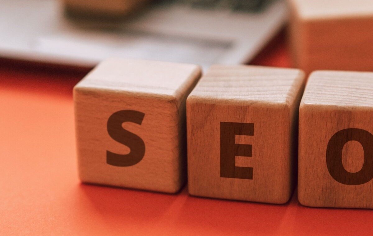 Rispettare la SEO tecnica è una parte essenziale del lavoro di ottimizzazione del sito internet per permettergli di essere ben posizionato sui motori di ricerca.